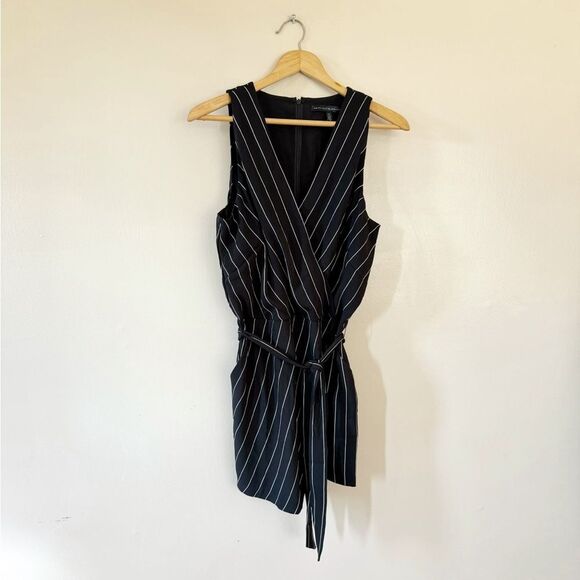 SALE! B/W WHBM Striped Belted Romper Size 10 EUC - Picture 1 of 7